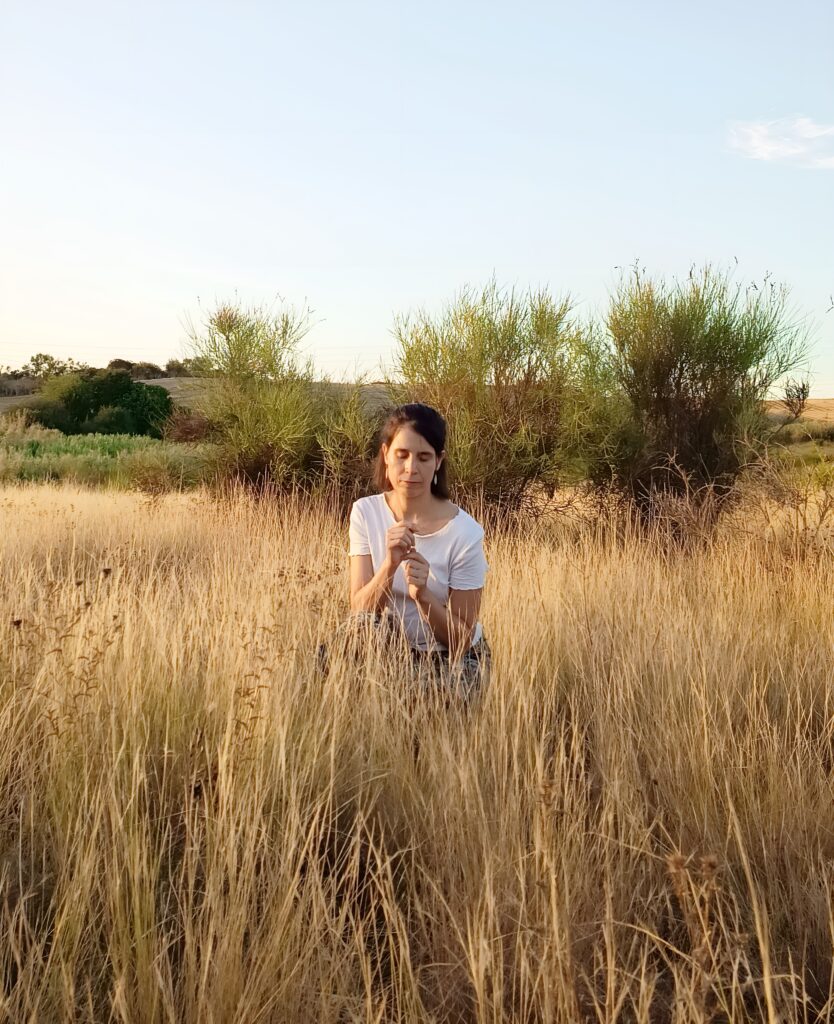 música consciente, música medicina, sanación a través de la música, voz y psicoterapia, voz del corazón, expresión vocal consciente, expresión emocional a través de la voz, creatividad y salud mental, terapia para artistas musicales, acompañamiento emocional para músicos, psicóloga humanista Barcelona, centro de psicología Barcelona, Eva González Menal, terapia online España, psicoterapia online, psicoterapia online Barcelona, psicóloga online Barcelona, psicoterapeuta Barcelona, psicoterapia para artistas, psicoterapia para personas creativas, psicóloga para creativos, terapia para artistas, terapia creativa, psicoterapia humanista, psicoterapia integradora, acompañamiento emocional online, terapia para personas sensibles, desarrollo personal online, autorrealización personal, psicoterapia consciente, psicoterapia para músicos, terapia para músicos, psicoterapia y música, música y bienestar emocional, Eva González Menal